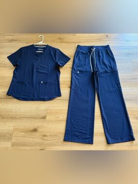 Fabletics Wide Leg Scrub Pants & Top in Navy- Size Medium
